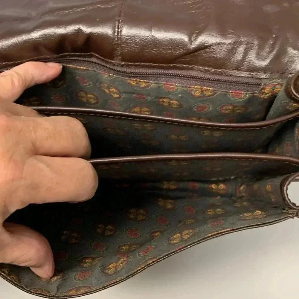 X.O chocolate brown 100% leather Crossbody, silver coloured  hardware - Picture 5 of 9